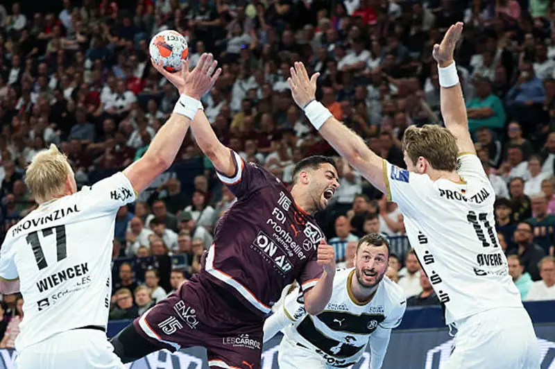 أحمد هشام دودو لاعب مونبيليه خلال مواجهة كييل في ا